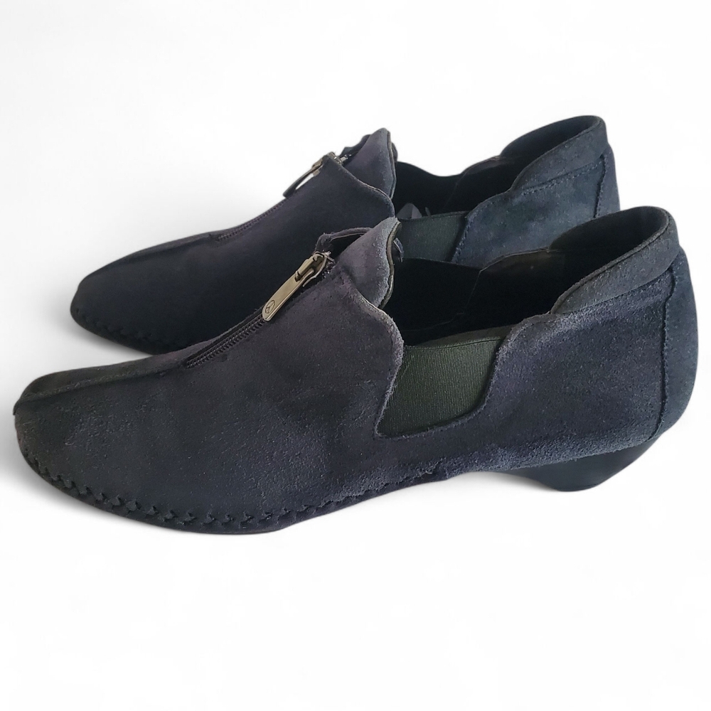 DONALD J. PLINER Petta Navy Blue‎ Suede Leather Heeled Moccasin Bootie Women's 9